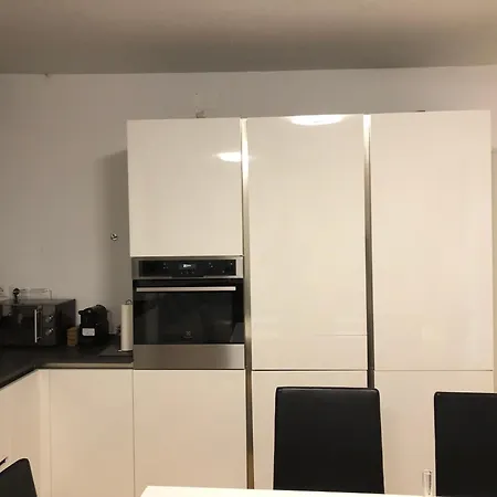 Charmante 2-zimmer 1 Wohnzimmer Im Zentrum Von Innsbruck, Wifi Apartman