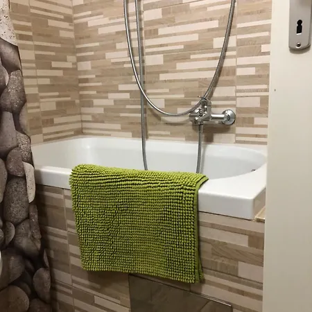 Charmante 2-zimmer 1 Wohnzimmer Im Zentrum Von Innsbruck, Wifi Apartment