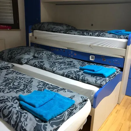 Charmante 2-zimmer 1 Wohnzimmer Im Zentrum Von Innsbruck, Wifi Apartment *